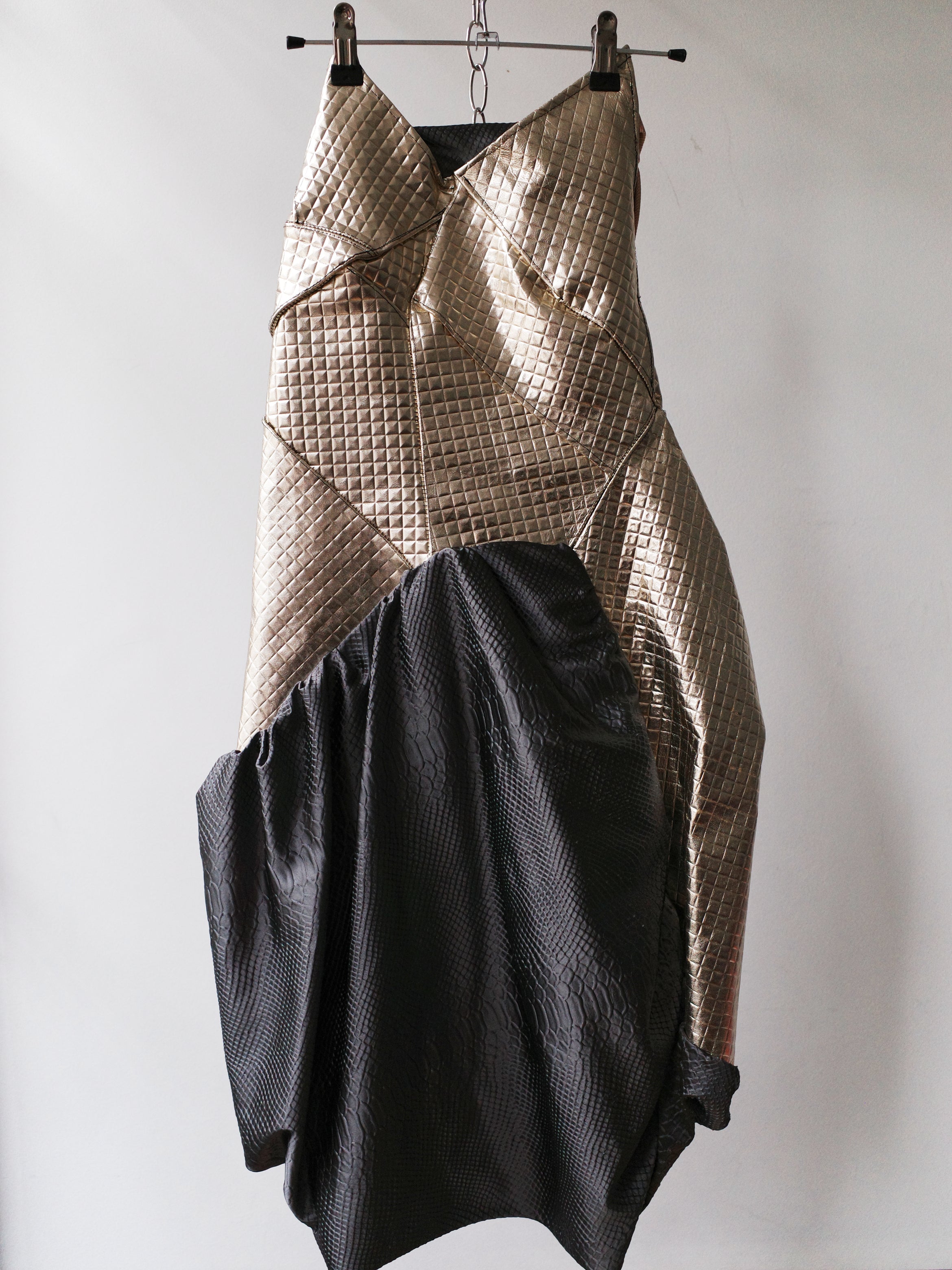 PE99Y YAN9 Sculpted Metallic Panel Dress – METAL 金