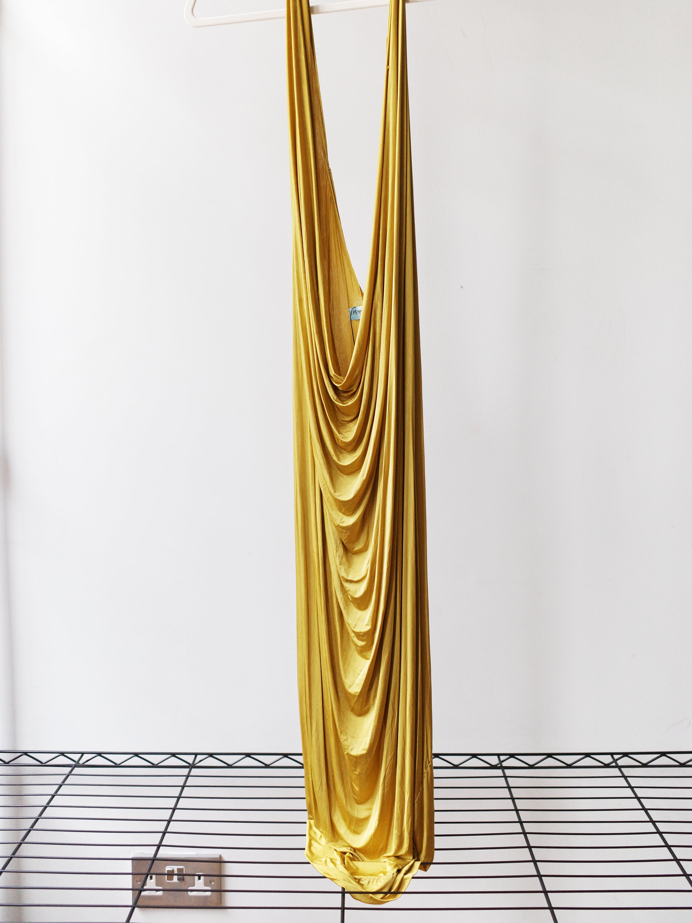 PE99Y YAN9 Gold Draped Halter Dress – METAL 金