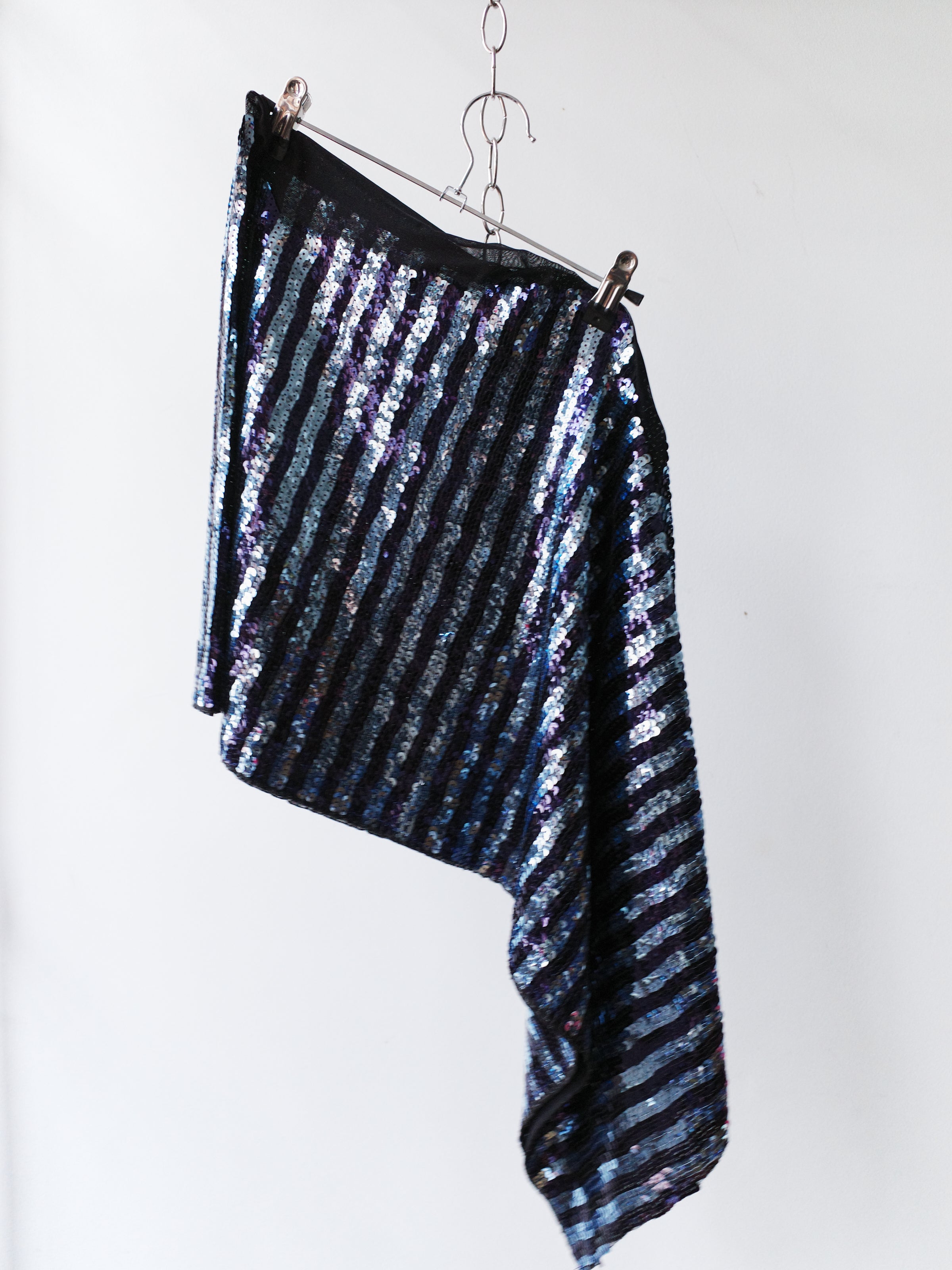 PE99Y YAN9 Asymmetric Sequin Skirt – WATER 水