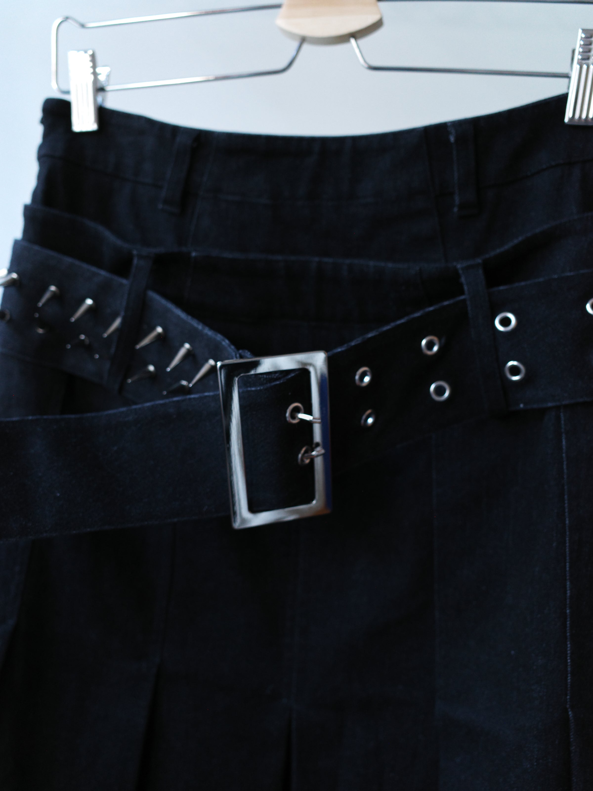 Over Range Studded Denim Pleated Skirt – METAL 金